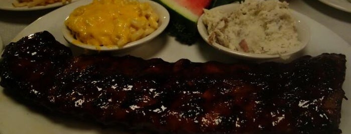 Lucille's Smokehouse Bar-B-Que is one of L.Dさんのお気に入りスポット.