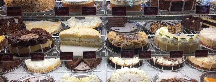 The Cheesecake Factory is one of Locais curtidos por L.D.