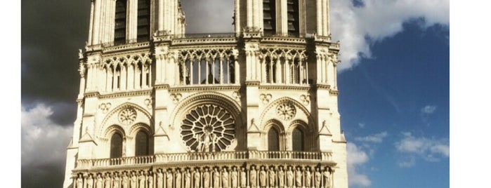 Catedral de Nuestra Señora de París is one of Lugares favoritos de Nikita (my Alter).