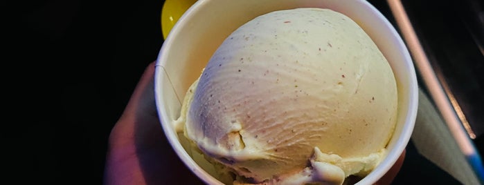 Ice Cream Roma is one of Locais curtidos por Firas.