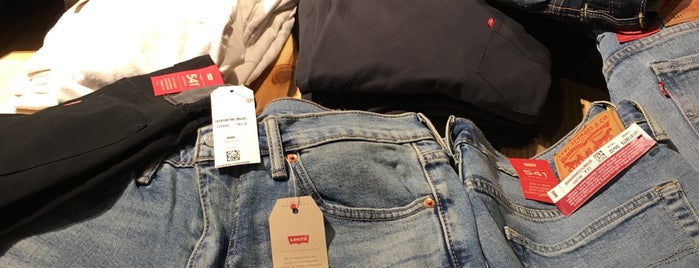 Levi's Store is one of Locais salvos de Erick.