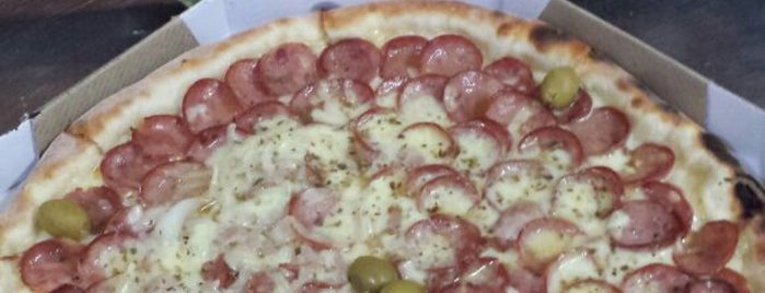 Orégano Pizza Delivery is one of สถานที่ที่ Carolina ถูกใจ.