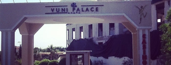 Vuni Palace Hotel is one of Tatil mekanlarim.
