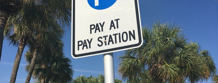 City Of Clearwater Parking Lot #36 is one of Lugares favoritos de Mike.