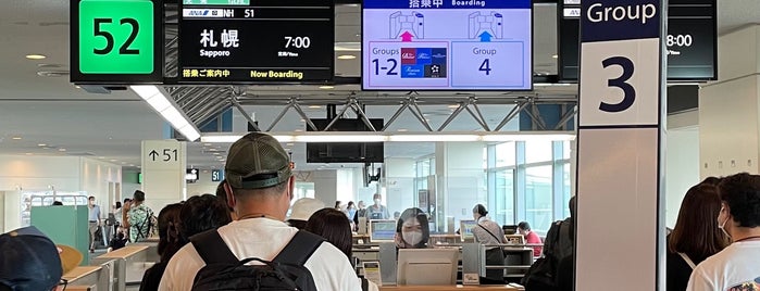 Gate 52 is one of 羽田空港(Haneda Airport, HND/RJTT).