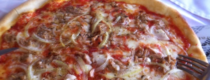 Trattoria pizzeria Cosa Nostra Delivery is one of Posti che sono piaciuti a Erkan.