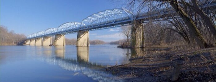 Point of Rocks Bridge is one of Lugares favoritos de Vernon.