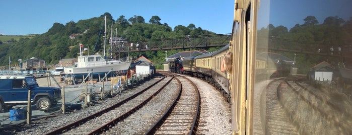 Kingswear Railway Station (Dartmouth Steam Railway) is one of Orte, die James gefallen.