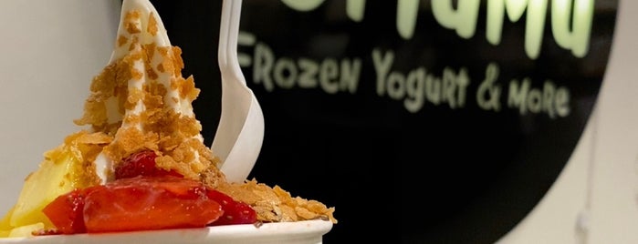 Yomumu Frozen Yogurt & More is one of Hulya’s Liked Places.