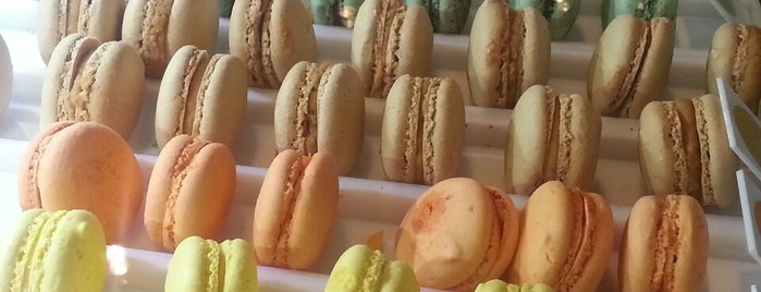 Macarooon Concept Store is one of street food Budapest.