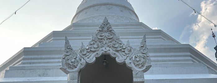 Wat Prathat Doi Kong Mu is one of Chiang Mai.