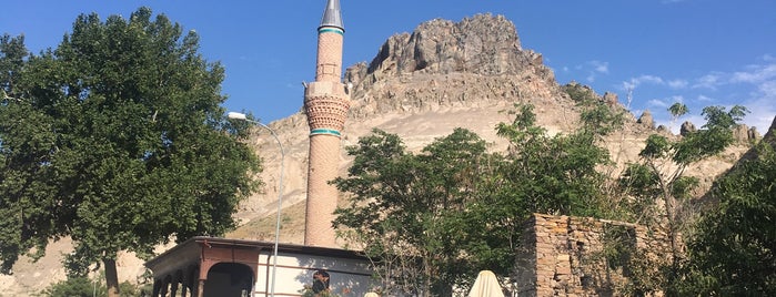 Sille Orta Camii is one of Konya Selçuklu Mescit ve Camileri.