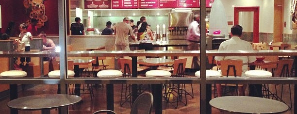 Chipotle Mexican Grill is one of สถานที่ที่ Peter ถูกใจ.