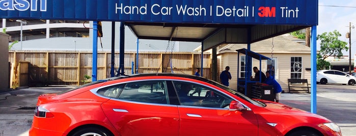 Upper kirby Car Wash is one of Lugares favoritos de Ivimto.