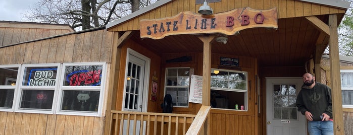 State Line Bbq is one of Lugares favoritos de Josh.