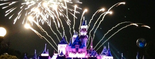 Magical Fireworks Spectacular is one of Lugares favoritos de Les.
