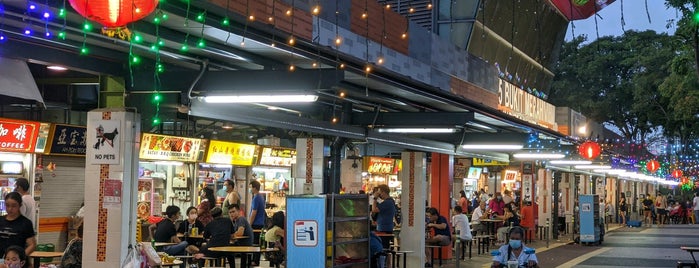 Micheenli Guide: Singapore hawker centres at night