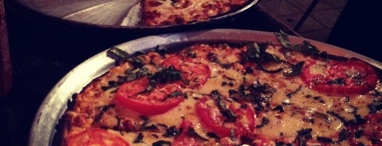 Vitto's Pizza is one of Los #BBBdeTazy en comida.