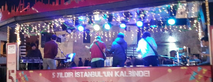 Taksim-Platz is one of Orte, die Erdem gefallen.