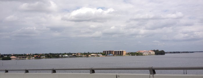 Cape Coral Bridge Toll Plaza is one of Former Home.