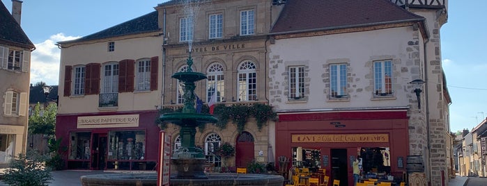 Saint-Pourçain-sur-Sioule is one of Orange Champion Badge.