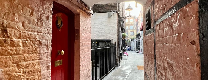Goodwin's Court is one of secret spaces (London).