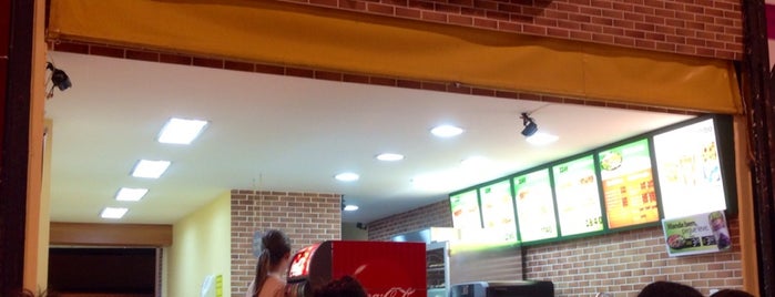 Subway is one of Praia Shopping.