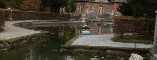 Wasserspiele Hellbrunn is one of Un flot de souvenirs.