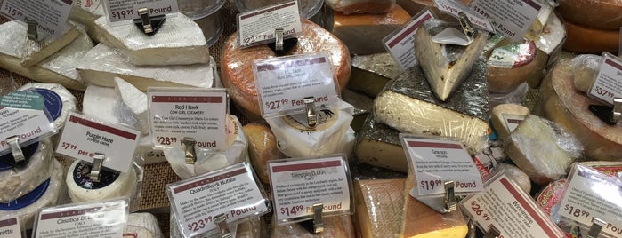 Surdyk's Liquor Store and Gourmet Cheese Shop is one of Minneapolis.