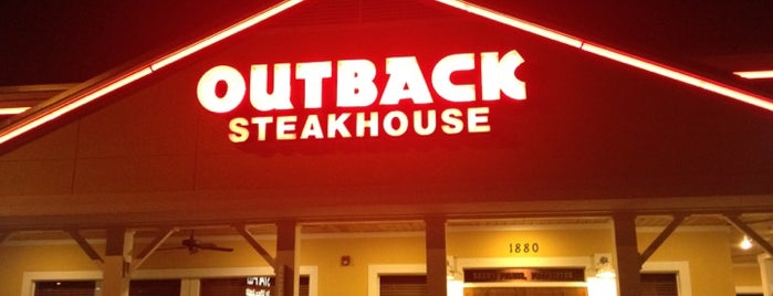 Outback Steakhouse is one of Tempat yang Disukai Vince.