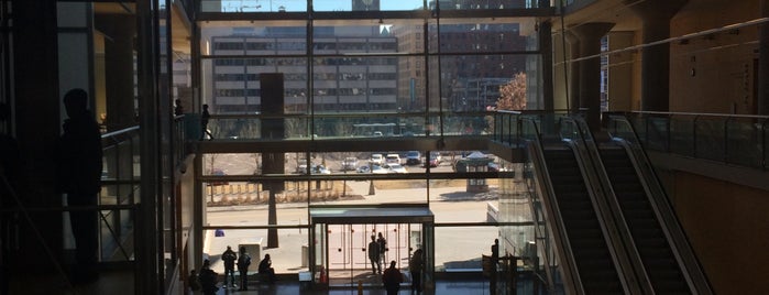 Minneapolis Central Library is one of Favorite affordable date spots.