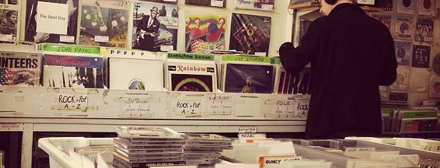 Alan's Record and CD Shop is one of สถานที่ที่ clive ถูกใจ.