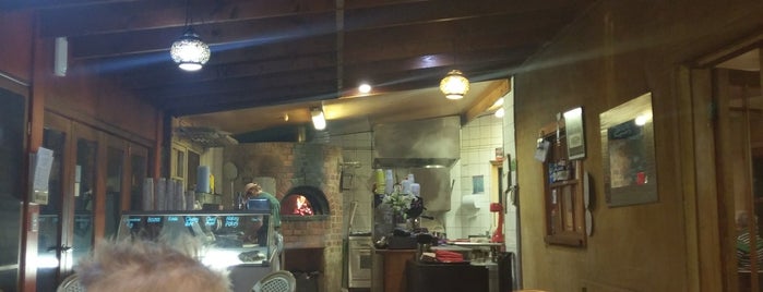 Alchemy Woodfire Pizza is one of Blue Mountaind.