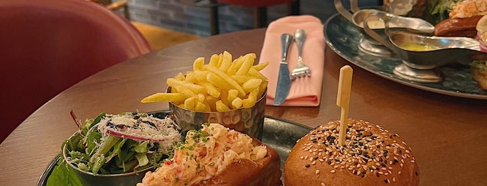 Burger & Lobster is one of adana.