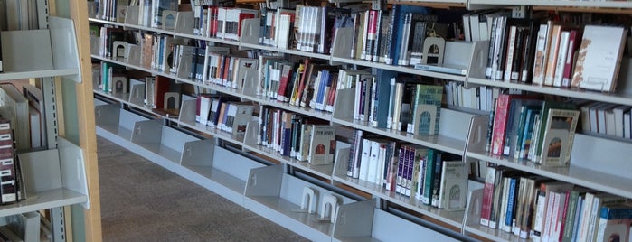 Cameron Village Regional Library is one of Bookworm Bonanza.