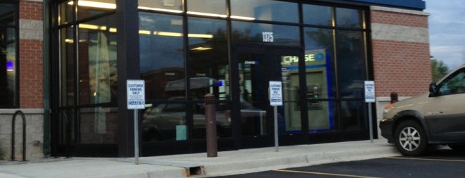 Chase Bank is one of สถานที่ที่ Rick ถูกใจ.