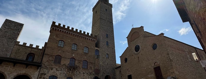 San Gimignano is one of Italia.