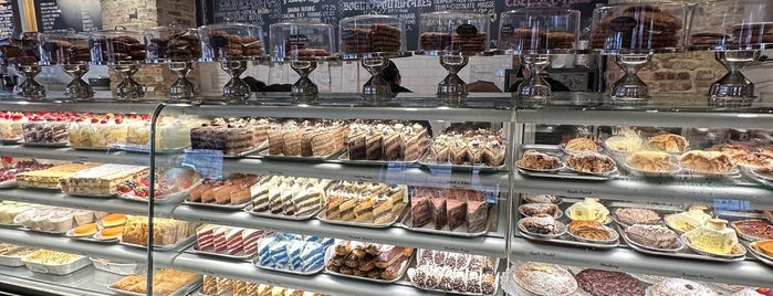 Martha's Country Bakery is one of Jackie'nin Beğendiği Mekanlar.