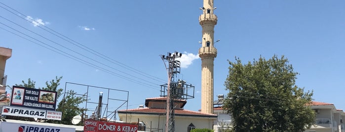 Sarılar Yukarı Cami is one of Camiler.