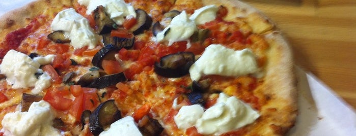 Margherita Pizza Artigianale is one of Nikolas's Saved Places.