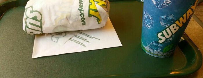 SUBWAY is one of Tempat yang Disukai Max.