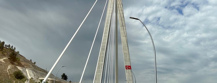 Kömürhan Köprüsü is one of Lugares guardados de CanBeyaz.