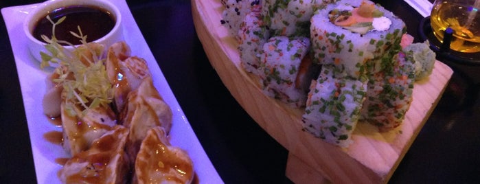 Sushi Teppanyaki is one of Locais curtidos por Oliver.