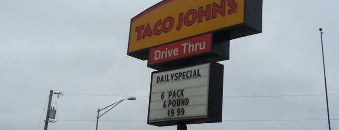 Taco John's is one of สถานที่ที่ Dean ถูกใจ.