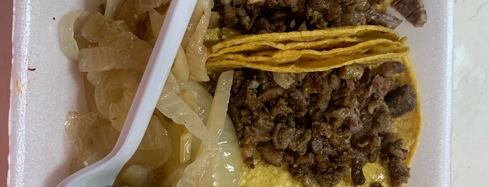 Tacos Erick is one of comidillas fuera.