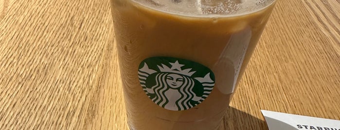 Starbucks is one of アピタテラス横浜綱島.