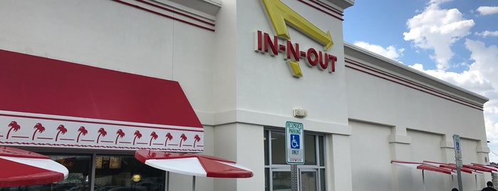 In-N-Out Burger is one of สถานที่ที่ Morten ถูกใจ.