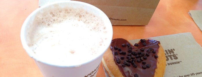 Dunkin' is one of Locais curtidos por Kevin.