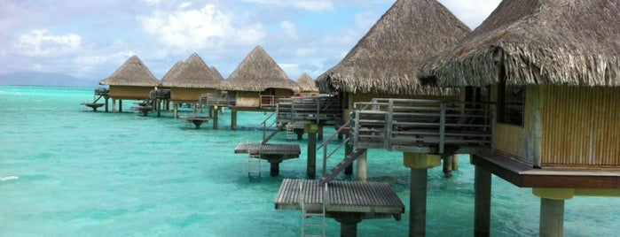 InterContinental Le Moana Resort is one of Tempat yang Disukai Chris.