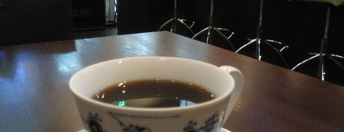 Tsukishima Café is one of 月島の食事処.